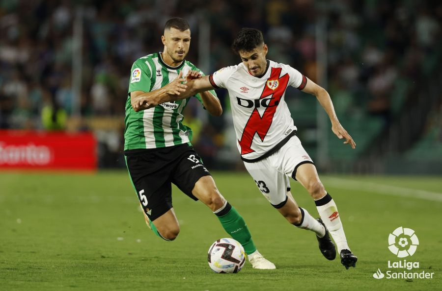 Sancionados Rayo Vallecano: Dos partidos a Mario Suárez y uno a Óscar Valentín