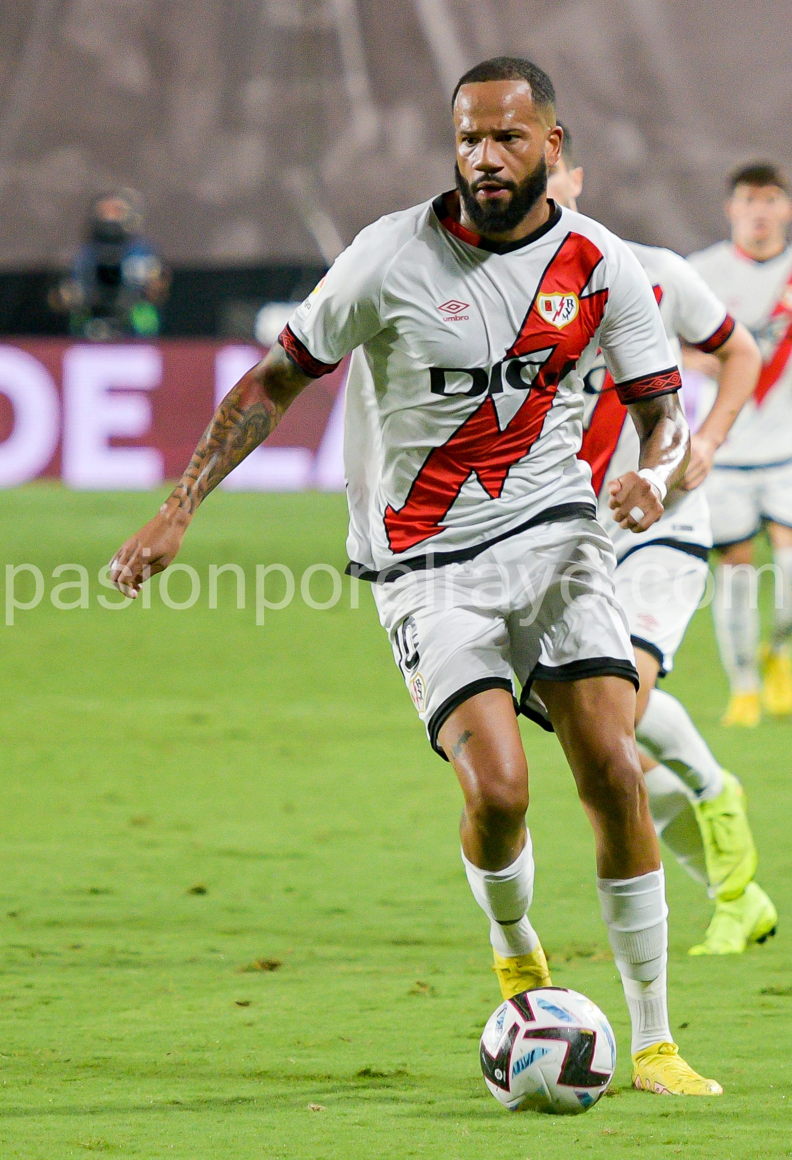 rayo vallecano bebe 2