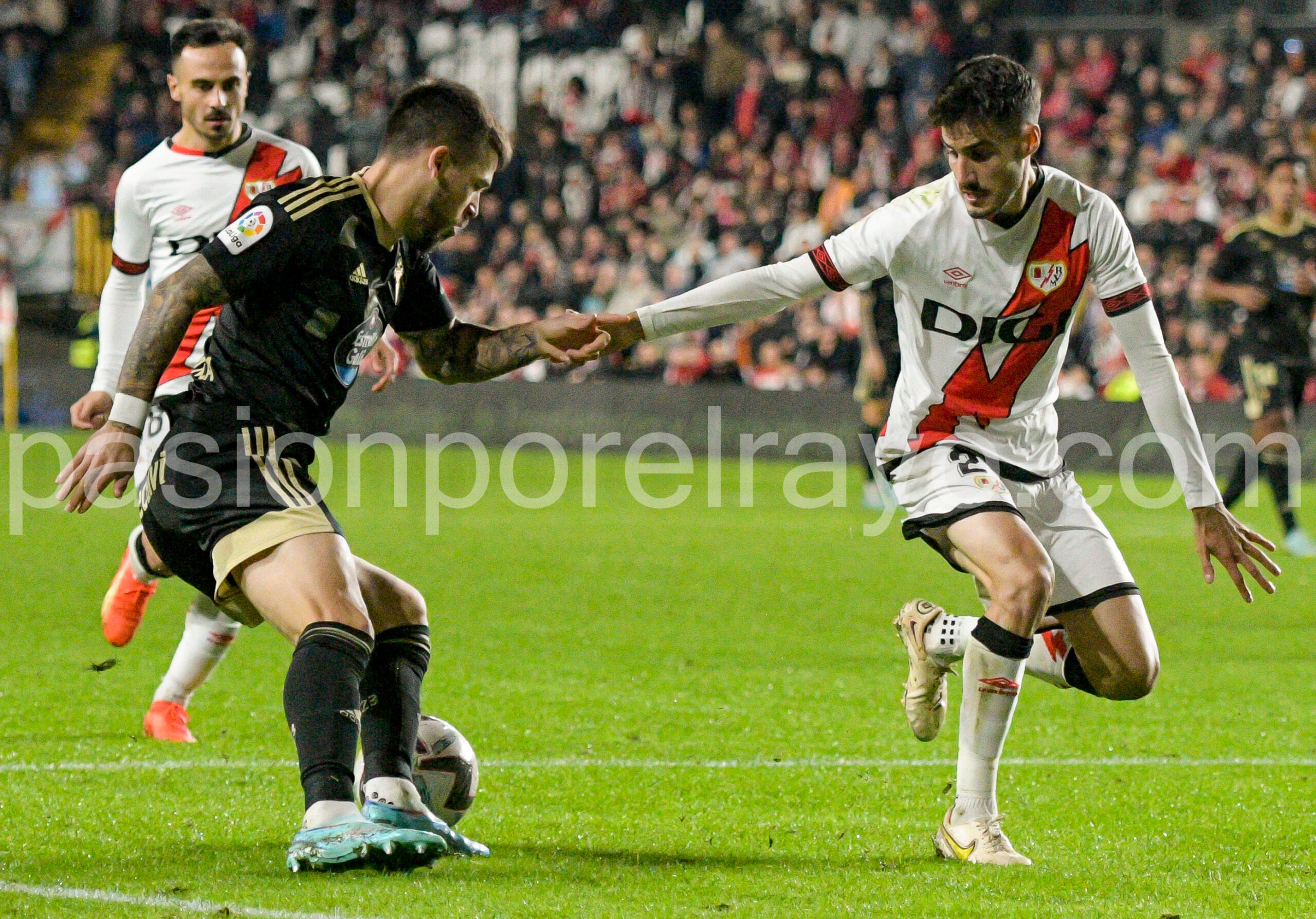 Óscar Valentín, en la previa del Rayo – Neman Grodno: «Este partido es un premio»