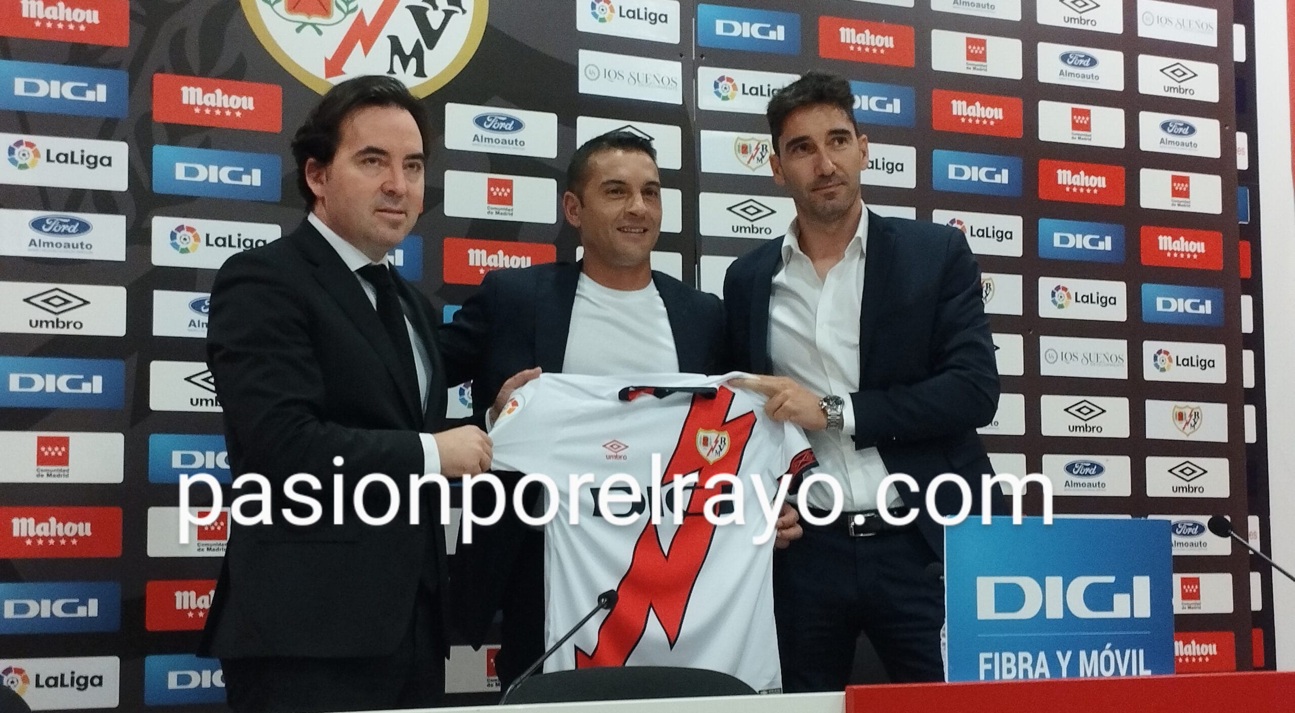 Francisco, en su presentación como técnico del Rayo: «He sufrido este estadio de visitante y ahora me toca disfrutarlo»