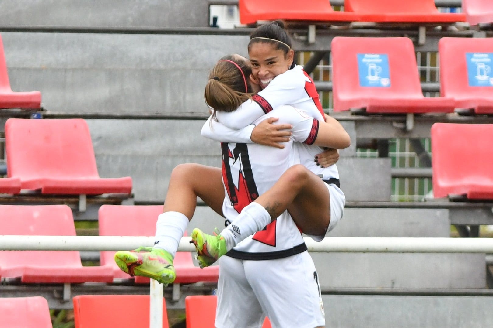Estefanía Botero abandona el Rayo Femenino tras el descenso a Segunda RFEF