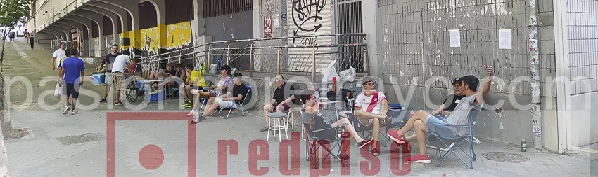 Desde el domingo haciendo cola: «Pasión por el Rayo, no, lo siguiente…»