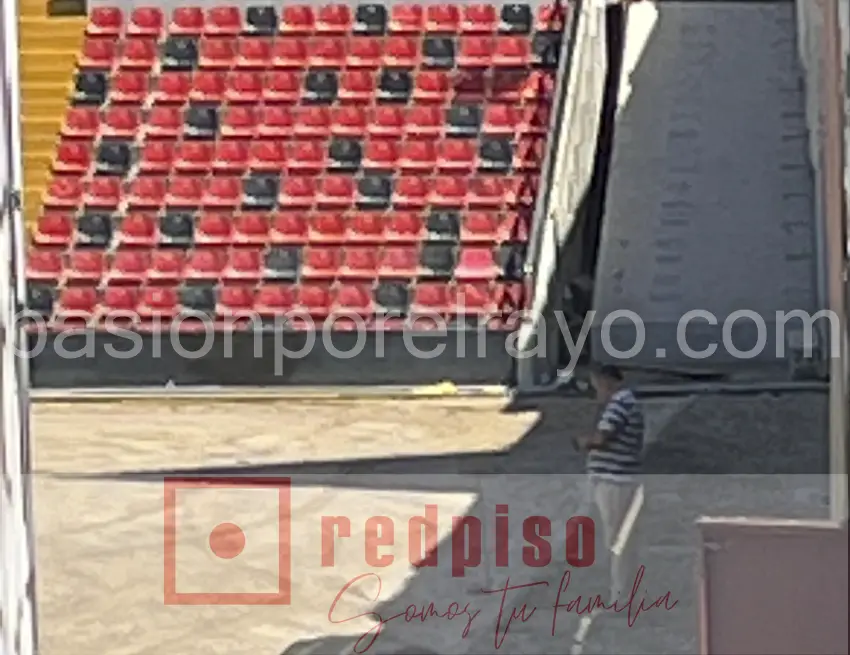 Estadio de Vallecas: ¿La ‘minigrada’ de Teniente Muñoz Díaz?