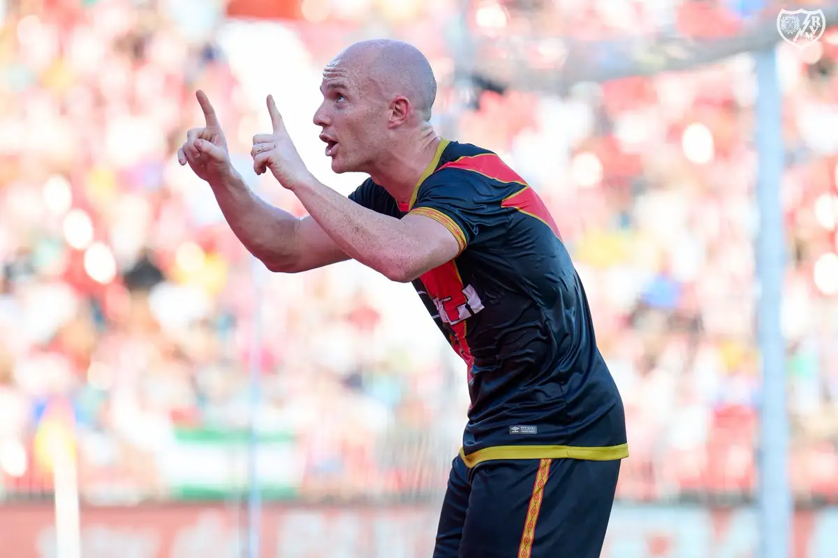 Isi y Nteka, primeros goleadores de la Liga