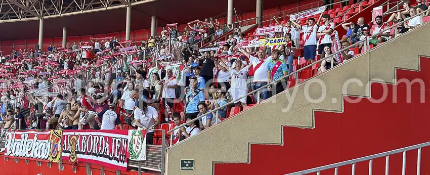 La afición del Rayo, protagonista en Almería