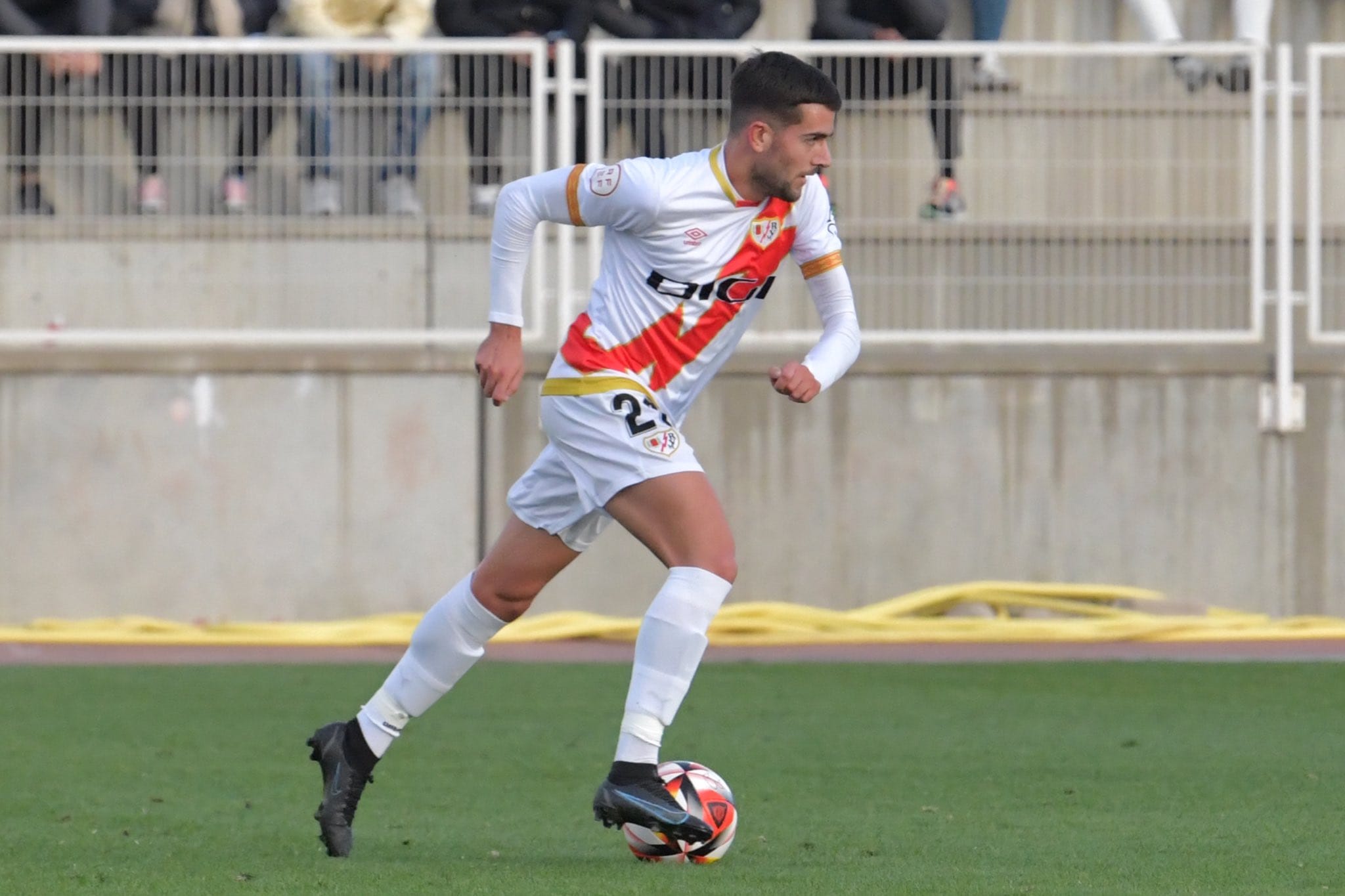 Mostoles URJC 2-0 Rayo B: Derrota en el barro