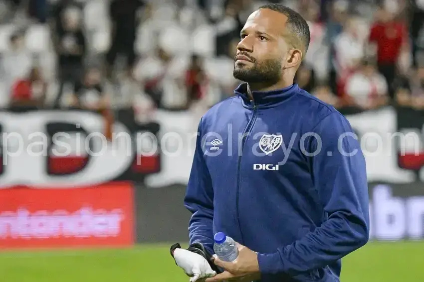 Bebé llega a los 100 partidos en primera con el Rayo Vallecano