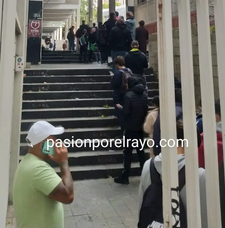 Colas en las taquillas del estadio de Vallecas para el Rayo Vallecano – Real Sociedad