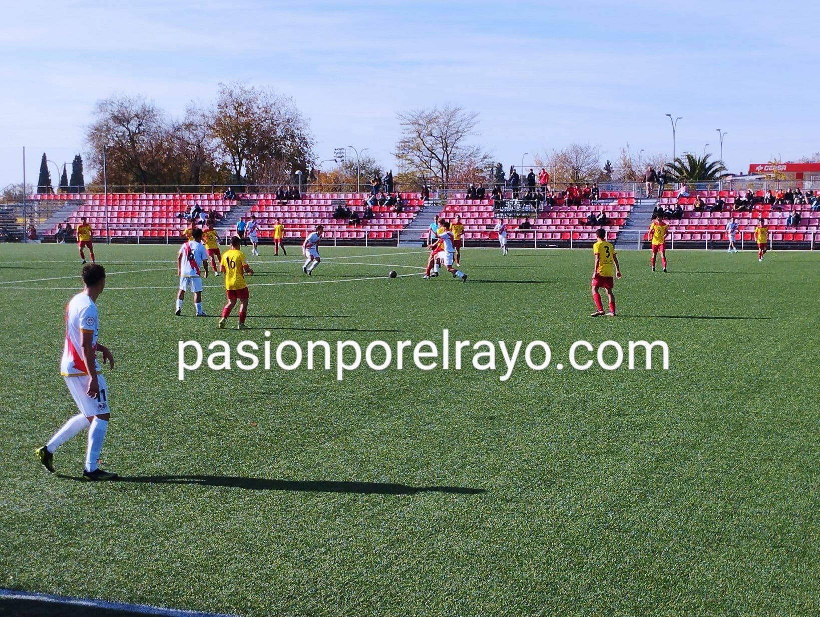 El Rayo Juvenil A vence (2-0) al CIA Palencia y se acerca al líder