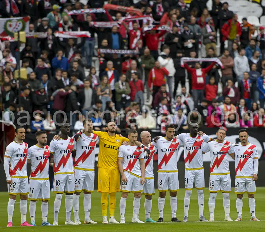 Francisco mueve piezas en su once ante el líder