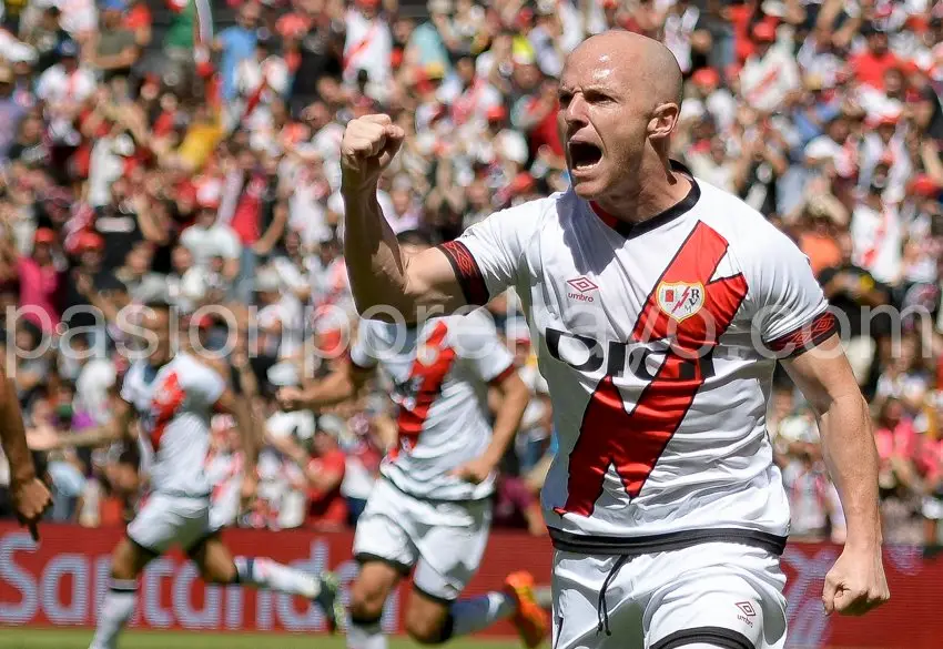 Isi responde al apoyo masivo de la afición del Rayo Vallecano: «He leído cada mensaje y os estoy agradecido»