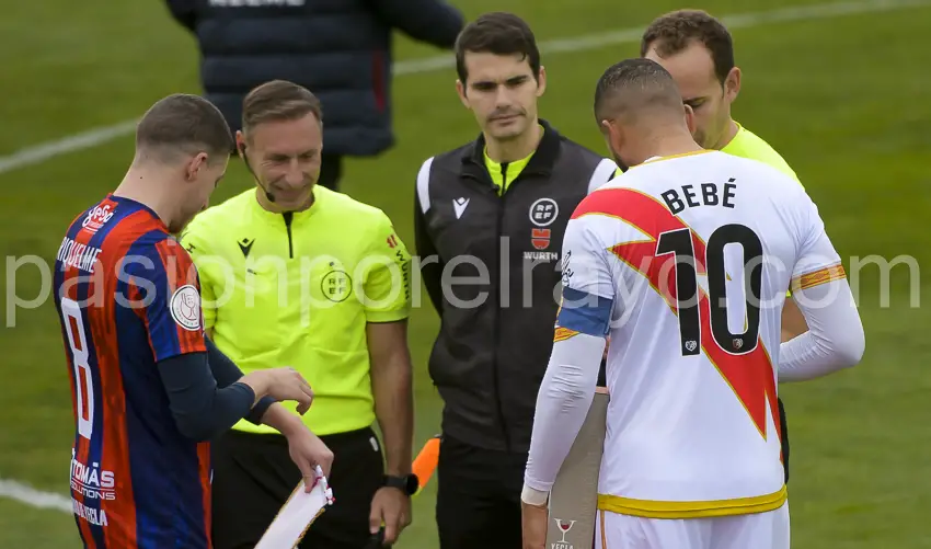 Oscar Valentín le cedió el brazalete de capitán a Bebé