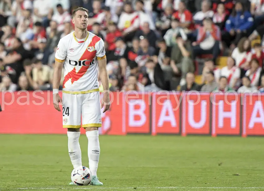 Lejeune, tras el Rayo 2-0 Betis: «Me alegro de ayudar al equipo»