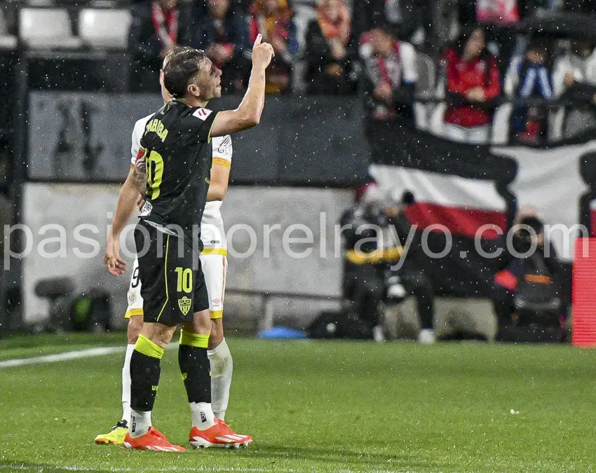 Embarba… del enfado al abrazo con Trejo