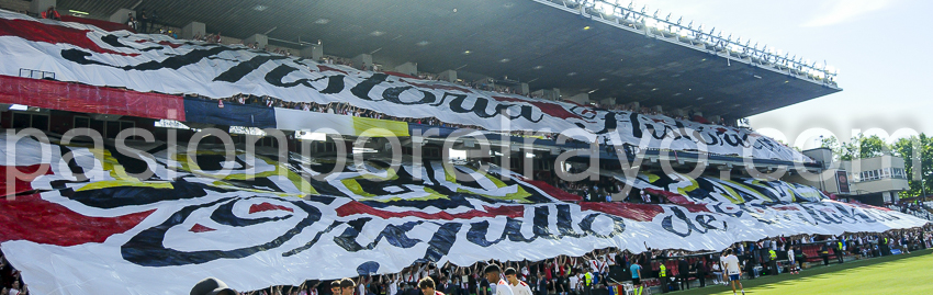 El histórico tifo de Vallecas fue todo un éxito 14 rayo vallecano tifo1
