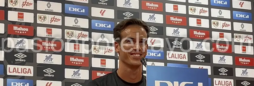 Iñigo Pérez en la previa del Rayo Vallecano – Barcelona: «El primer objetivo es salvarnos, viniera quien viniera»