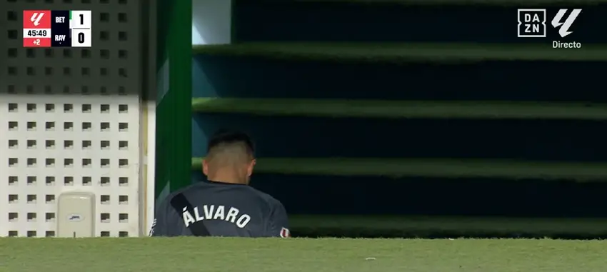 Alvaro se retira lesionado antes del descanso