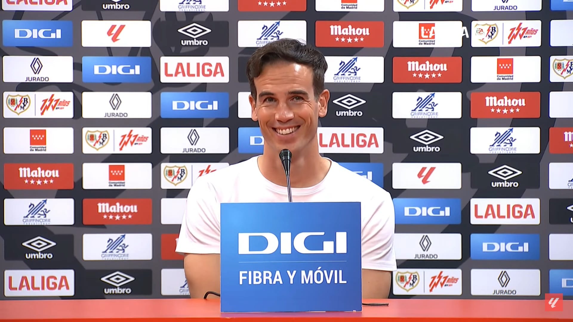 Íñigo Pérez, tras el Rayo 1-0 Valladolid: «Otra noche de disfrute en lo emocional»