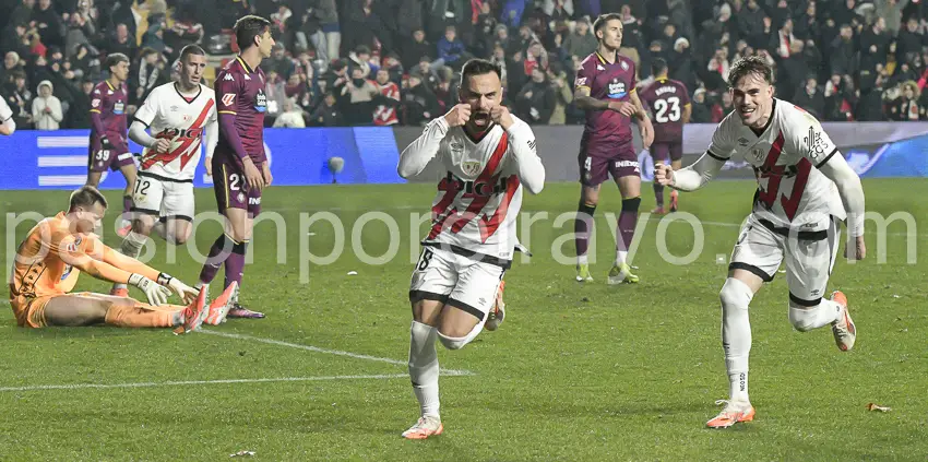 Álvaro García cumple 300 partidos con el Rayo Vallecano