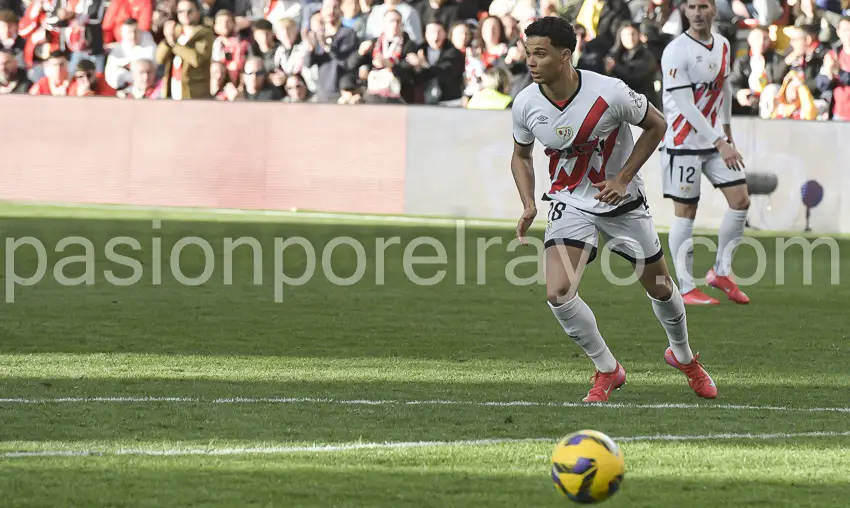 Etoo tras su debut con el Rayo en Primera: «Todo el esfuerzo de mi familia ha valido la pena y estoy muy feliz»