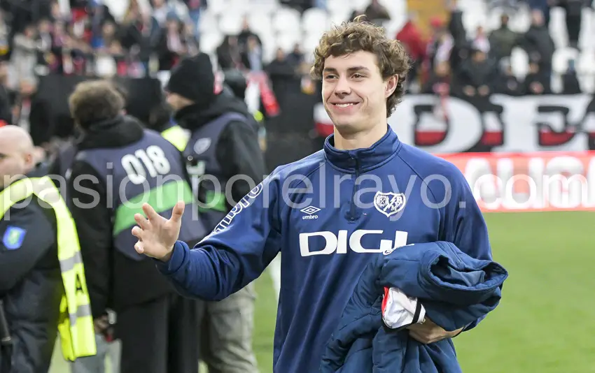 El joven Sergio Lozano estrenó convocatoria con el primer equipo