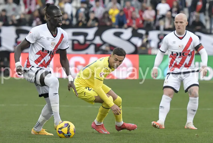 Resumen del Rayo Vallecano 0-1 Villarreal: Con 10 contra un submarino