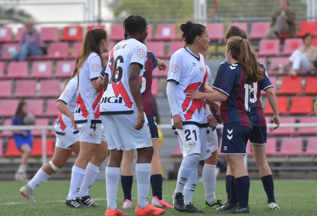 El Rayo Femenino dejó escapar la victoria en Éibar (1-1) en los minutos finales