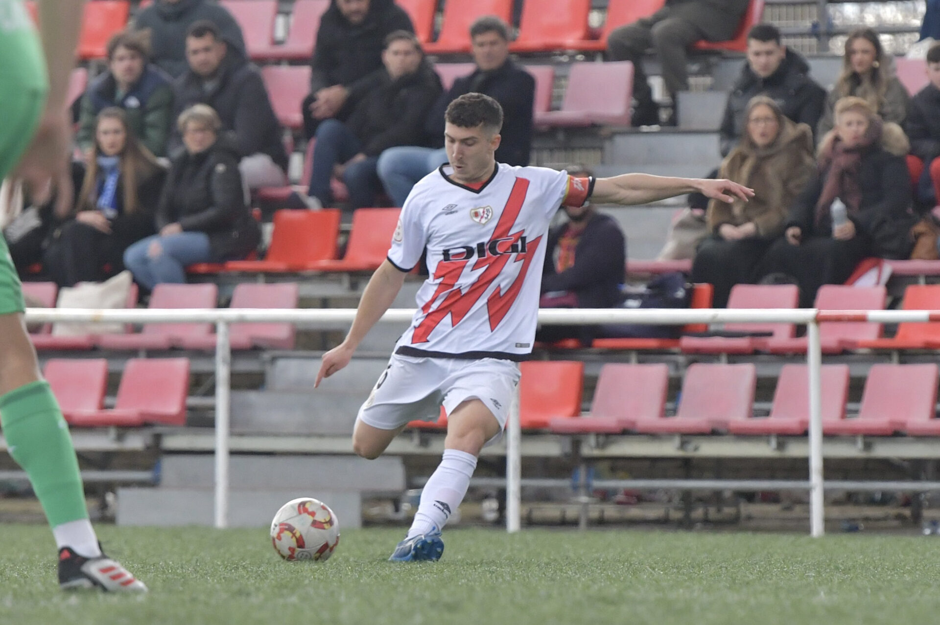 Pretemporada Rayo B 25/26: fecha de regreso a los entrenamientos, amistosos…