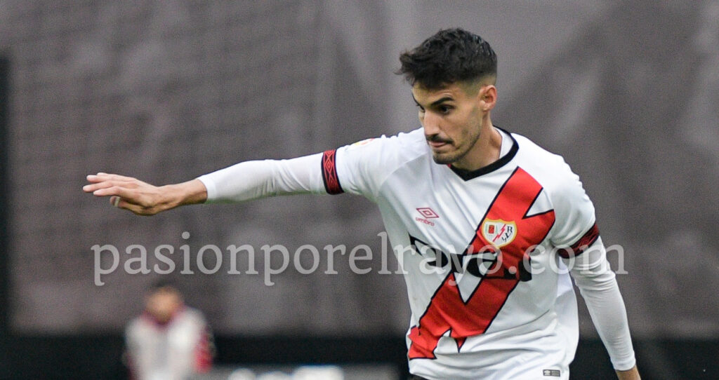oscar valentin en partido con el rayo