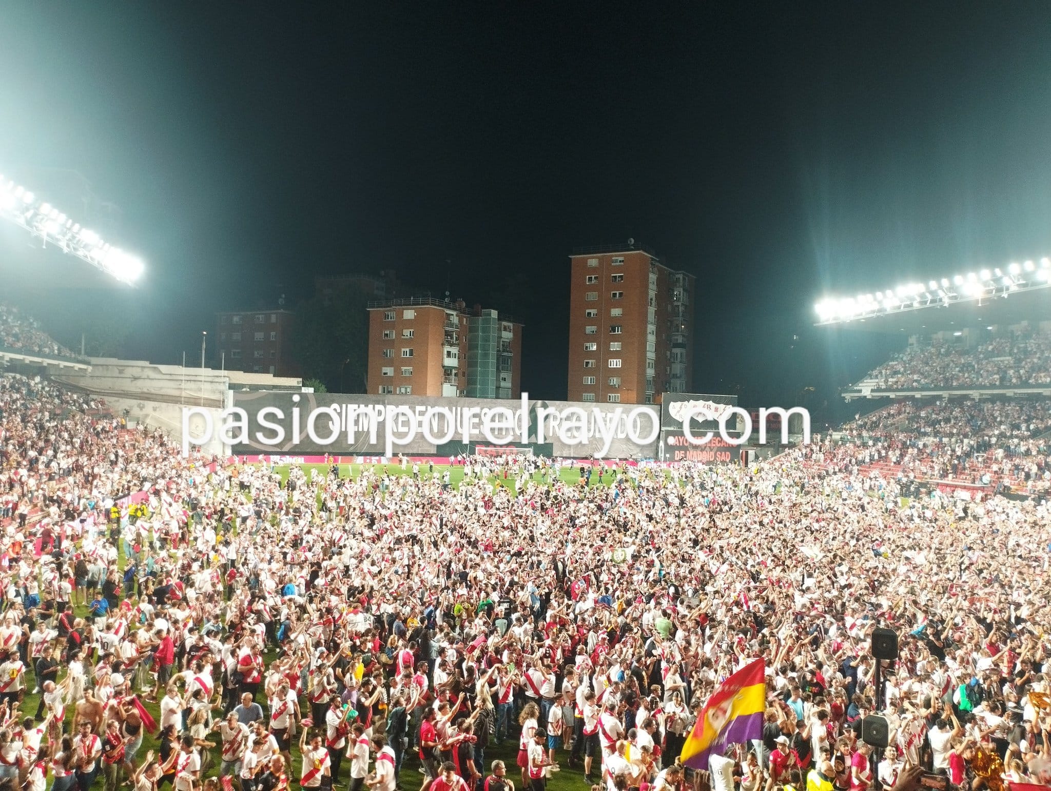 Así atronó Vallecas y el Rayo: La última vida pirata de la temporada fue la más dulce