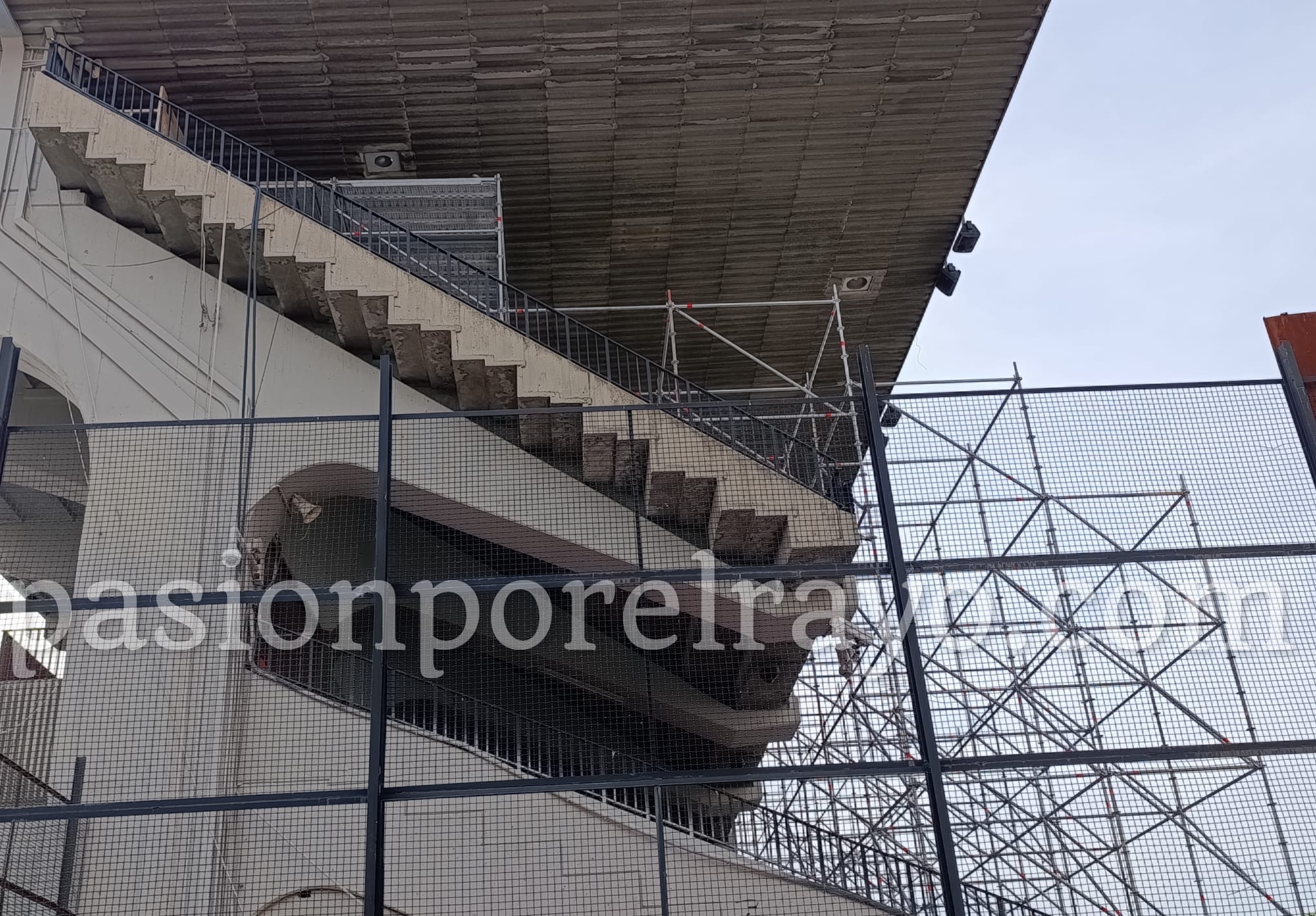 Obras estadio de Vallecas estadio vallecas andamios 1