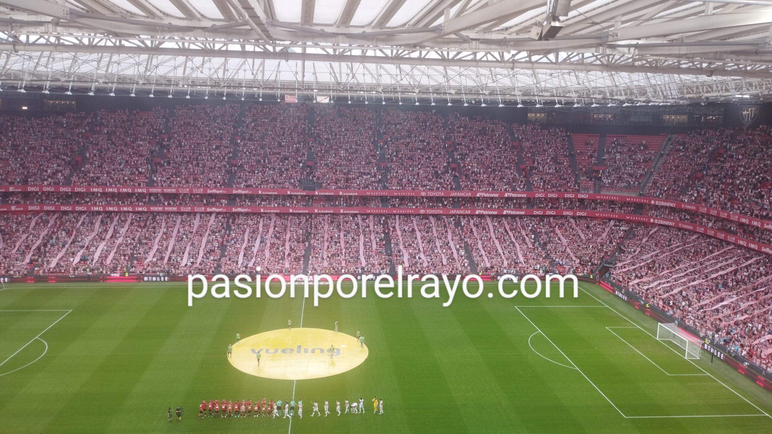 Más de 200 rayistas acompañaron a su equipo en Bilbao