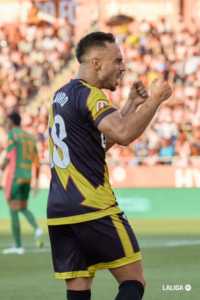 Álvaro García, a 1 gol de ser el máximo goleador histórico del Rayo en primera 3 Álvaro García, en el Girona - Rayo Vallecano