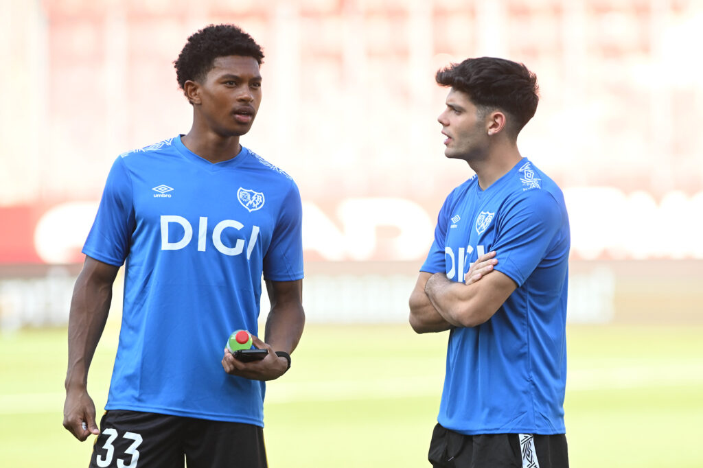 Jozhua Vertrouwd y Fran Pérez, en el Girona - Rayo