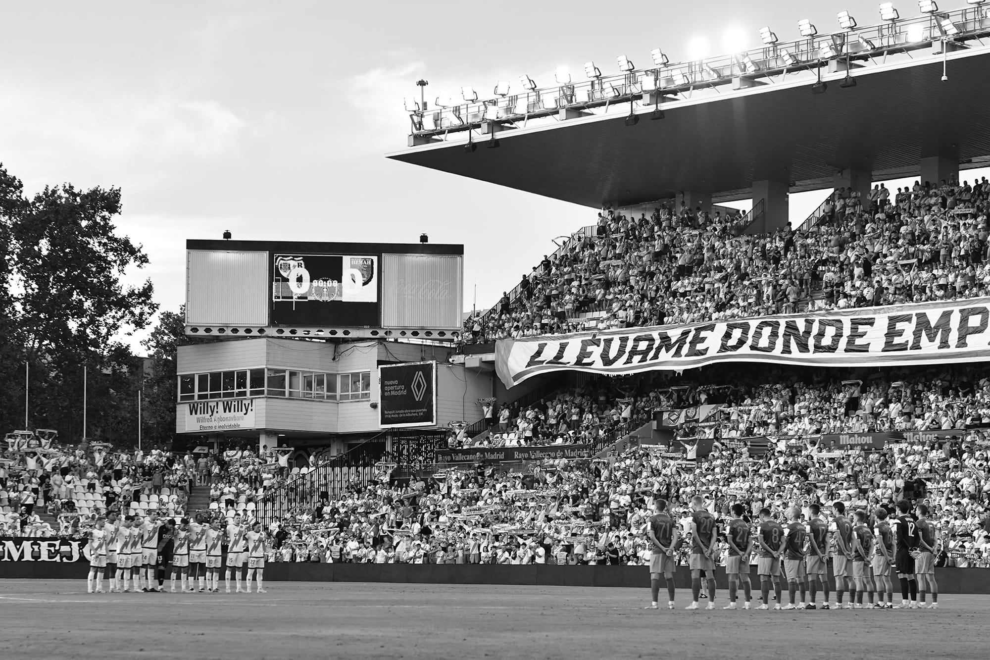 Rayo – Neman: Minuto de silencio (y aplausos) por los rayistas fallecidos