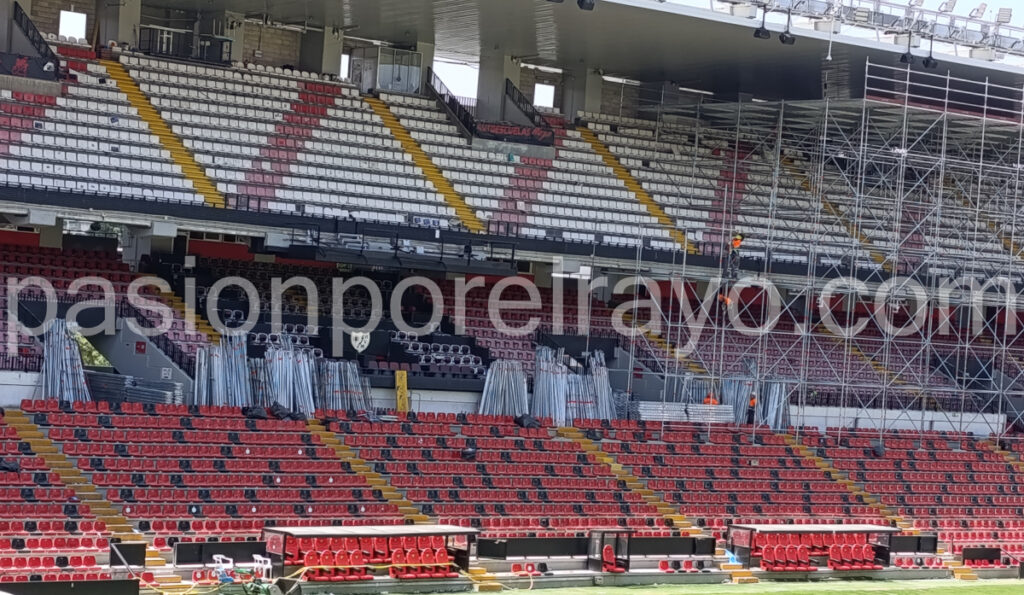 Así está el césped y el resto del Estadio de Vallecas 5 estadio de vallecas grada obras