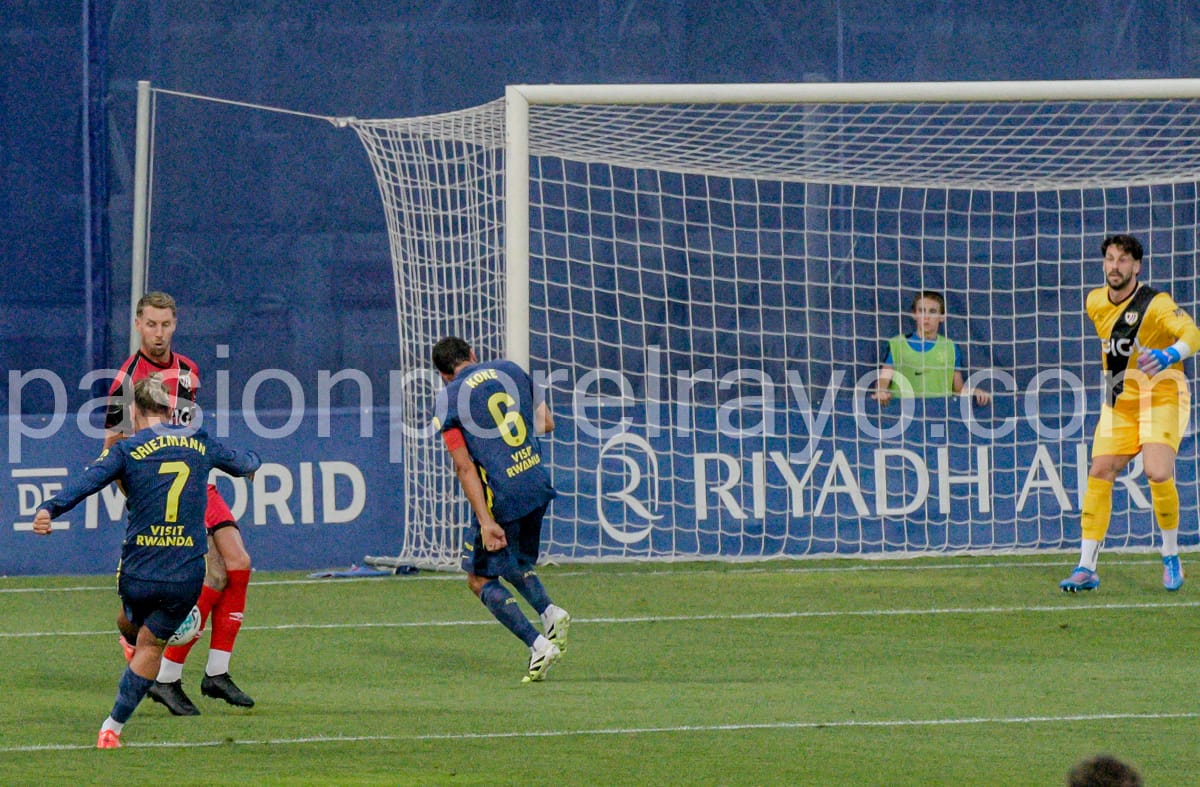 Otro error en salida condenó al Rayo