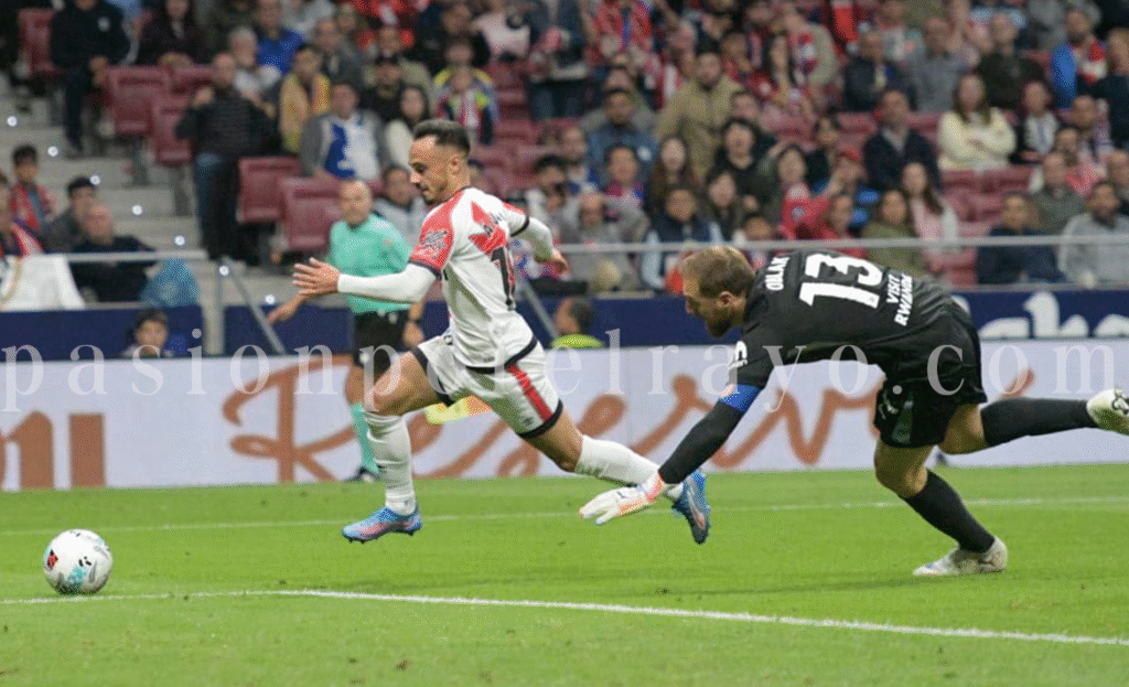 At. Madrid 3-2 Rayo Vallecano: Julián Alvarez machaca al Rayo 11 Alvaro ante Oblak