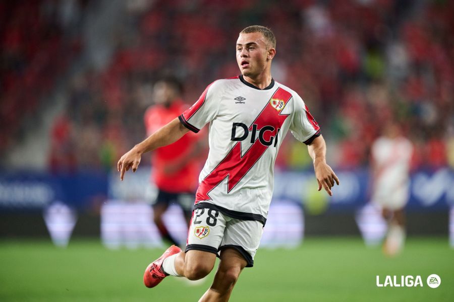 Becerra debutó con el primer equipo del Rayo Vallecano en Liga