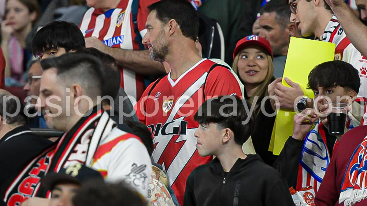 Sin entradas visitantes, pero presentes en la grada