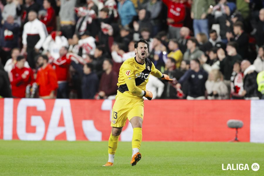 Batalla, tras el Rayo 1-0 Alavés: «Una alegría enorme poder regalarles esta victoria»