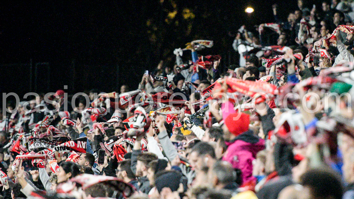 El estadio de Vallecas vivió su mejor entrada de Conference contra el Lech Poznan: 10.029 espectadores