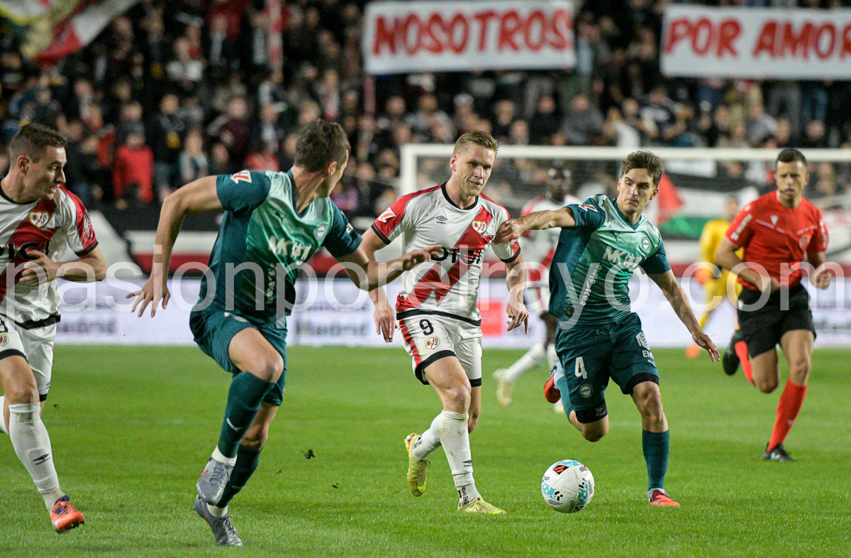 Rayo Vallecano 1-0 Alavés: Del campanazo de Ratiu al de Alemao