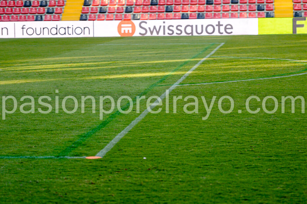 El Rayo obligado a modificar las dimensiones del terreno de juego 3 lineas terreno juego vallecas uefa