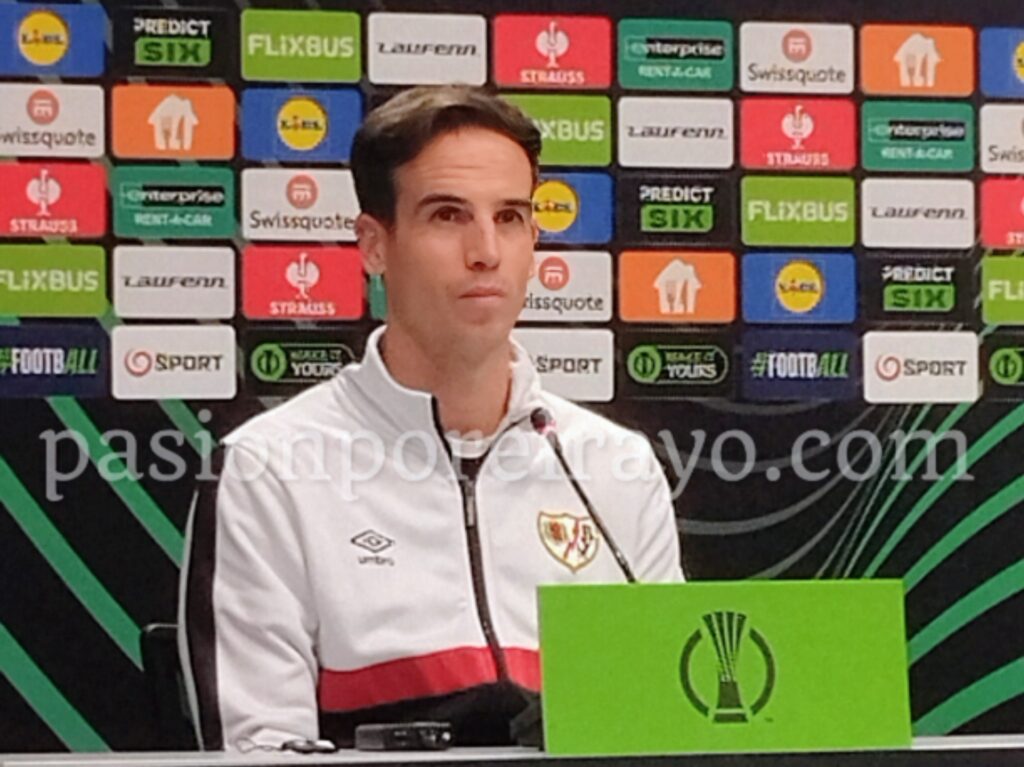 Íñigo Pérez, en la previa del Slovan - Rayo Vallecano