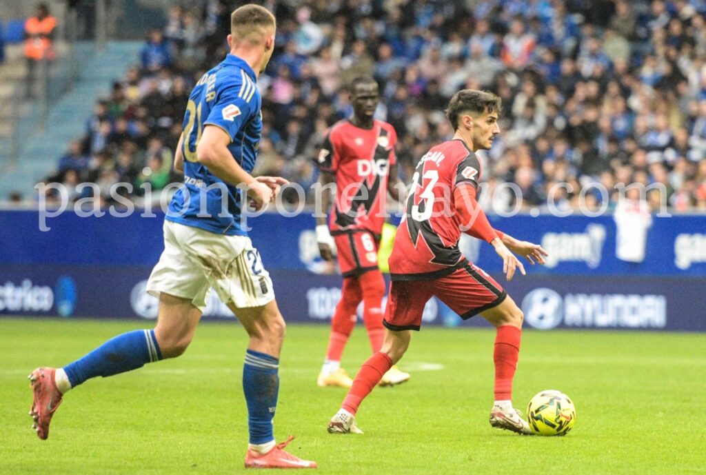 Óscar Valentín, en el Oviedo - Rayo