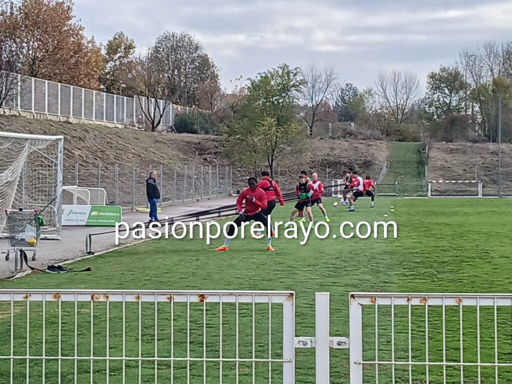 Mumin, en el entrenamiento del Rayo Vallecano