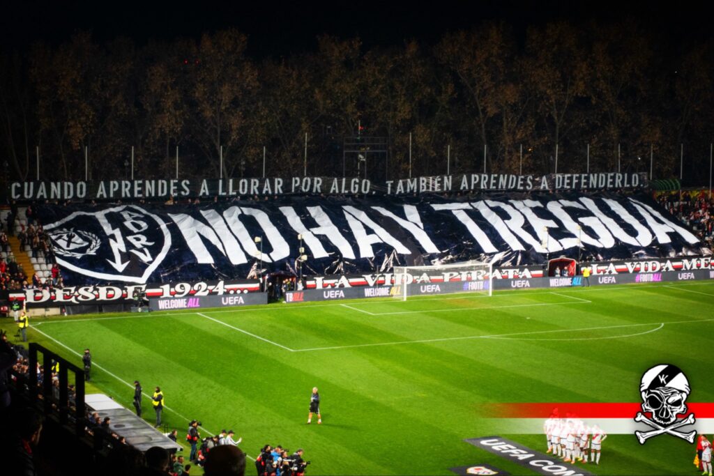 Tifo No hay tregua en el estadio de Vallecas