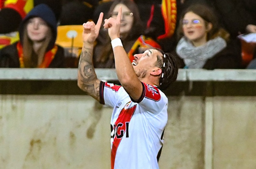 Así fue el golazo del Pacha Espino, uno de los mejores de la Conference League