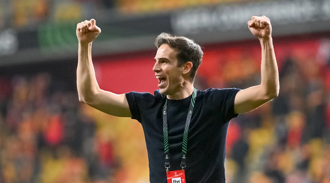 Íñigo Pérez se ‘ganó’ a la prensa polaca y recibió una ovación en sala de prensa